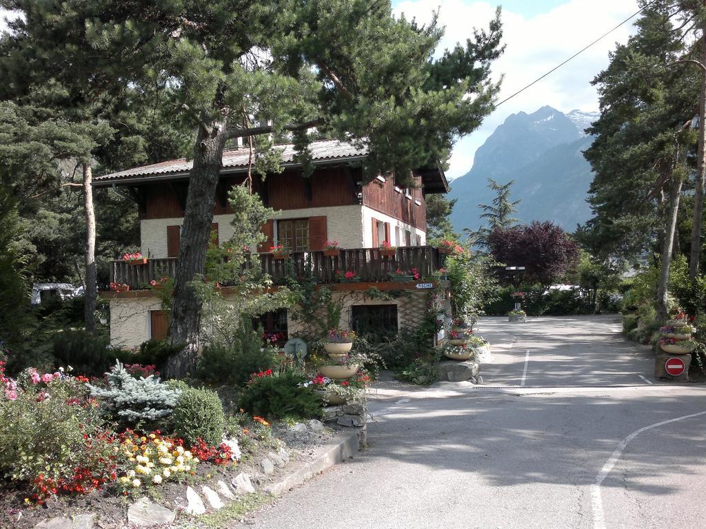 Camping La Cascade Villa Le Bourg-dʼOisans Kültér fotó